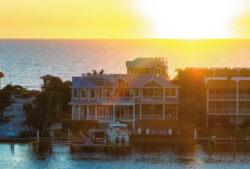 Mandalay Bay- Luxury Bayfront and next to Beach Vacation rental property