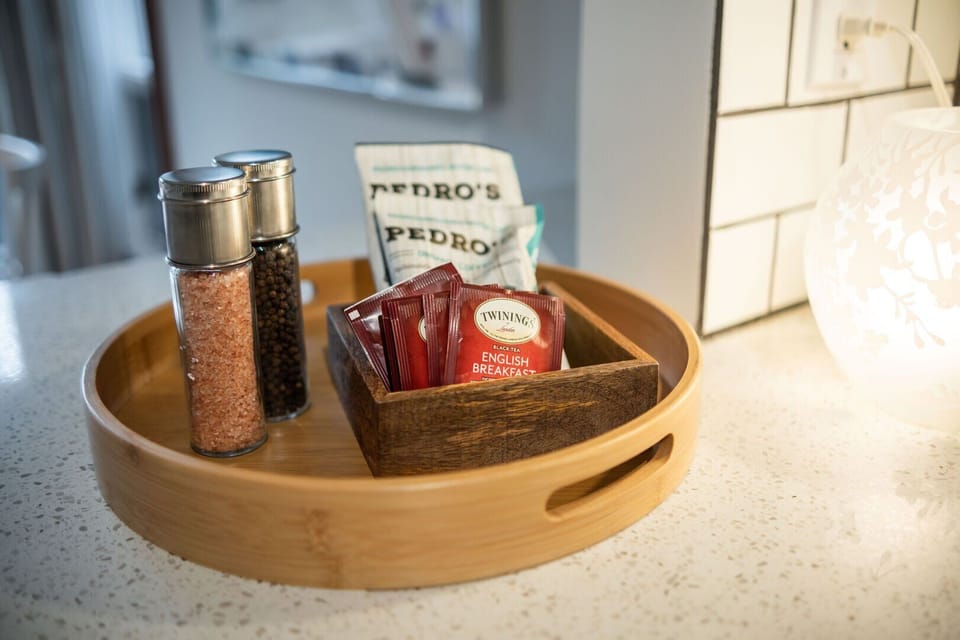 Full kitchen: Coffee, tea, salt and pepper shakers