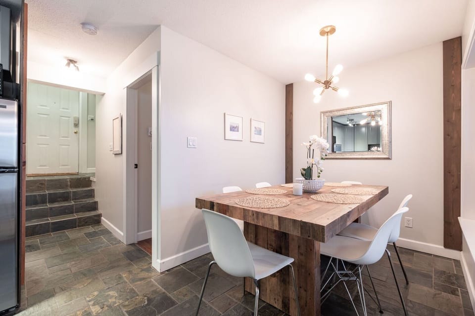 Dining area: Seats six people