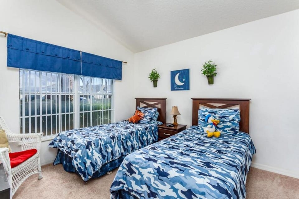 Two Twins Bedroom 4
Shared Bathroom
32" Smart TV