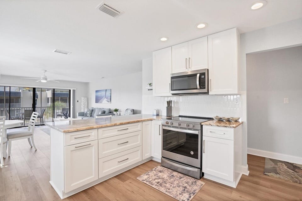 Beautiful, fully-equipped kitchen