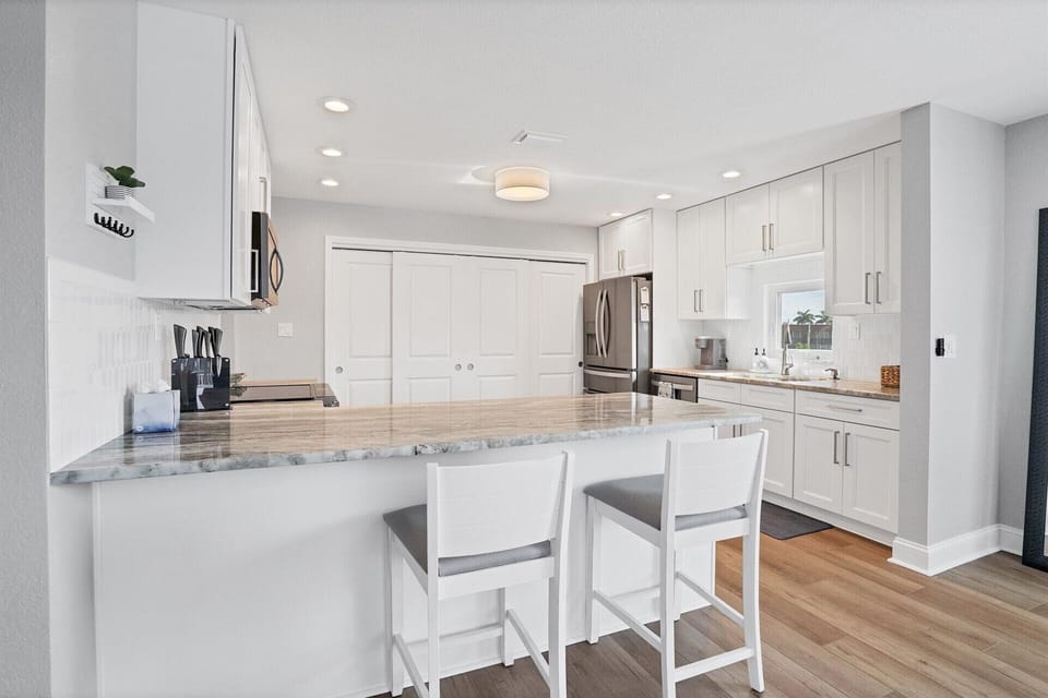 Beautiful, fully-equipped kitchen