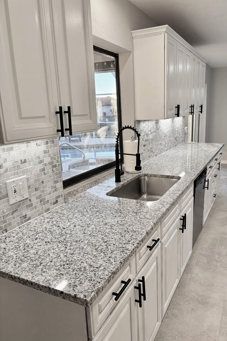 HUGE FULLY EQUIPPED KITCHEN WITH NEW GRANITE AND APPLIANCES.