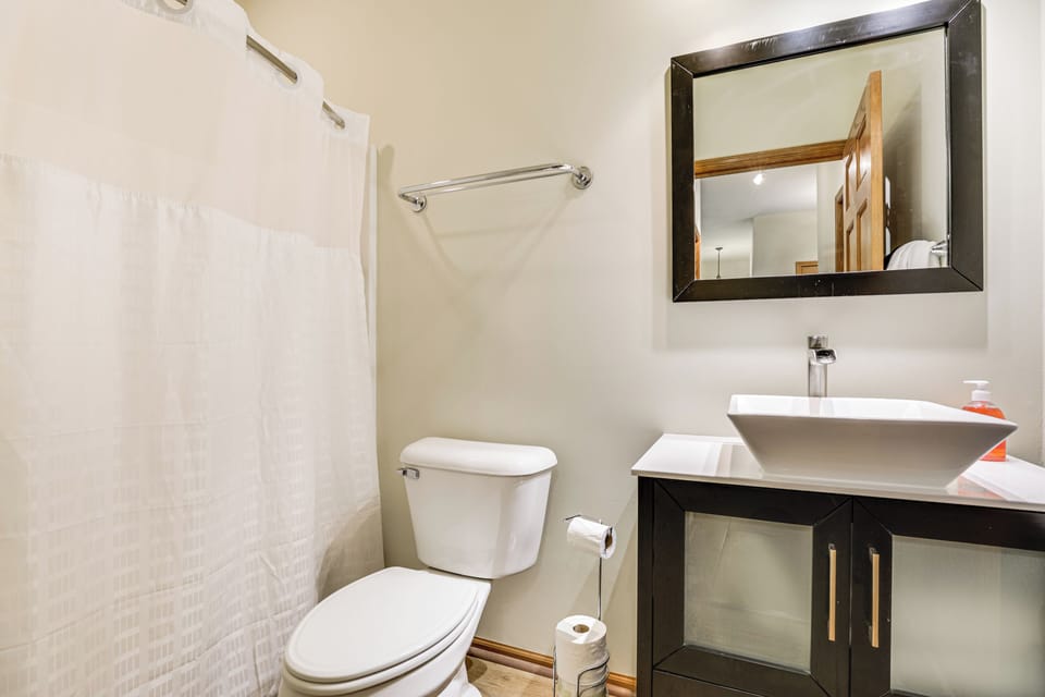 Full Bathroom | Main Floor