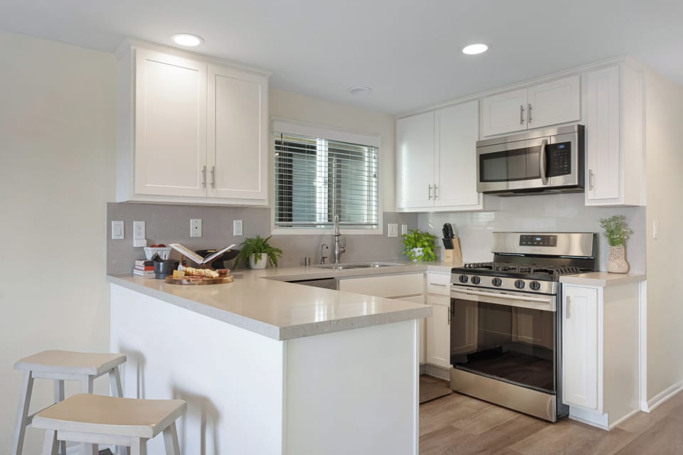 Fully equipped kitchen.