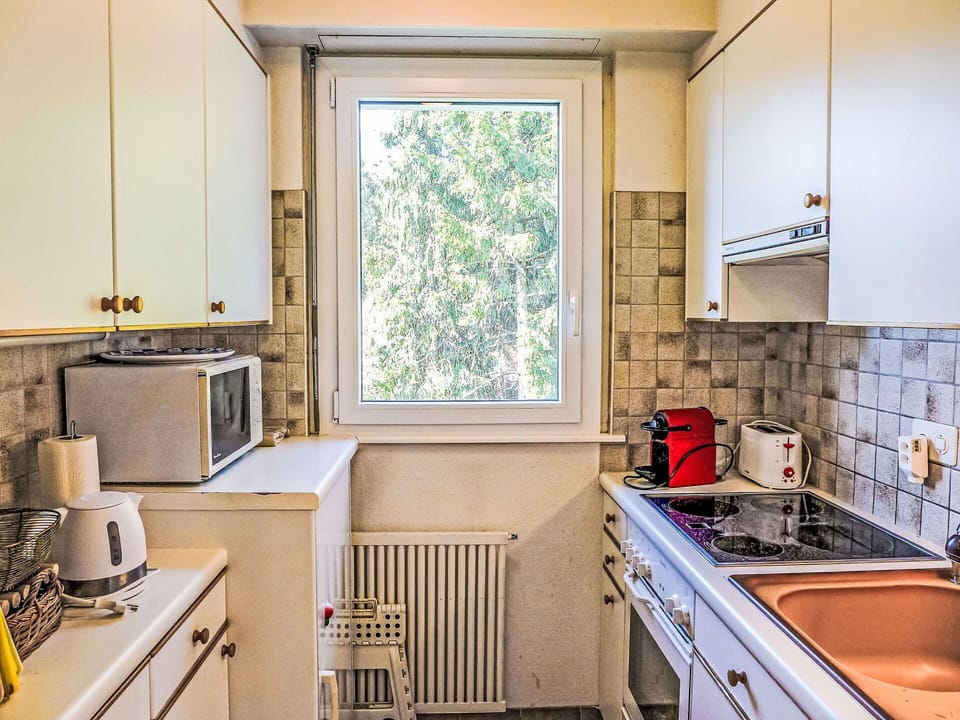 Kitchen Sink, Cabinetry, Property, Countertop, Building, Sink, Window, Kitchen, Kitchen Stove, Kitchen Appliance