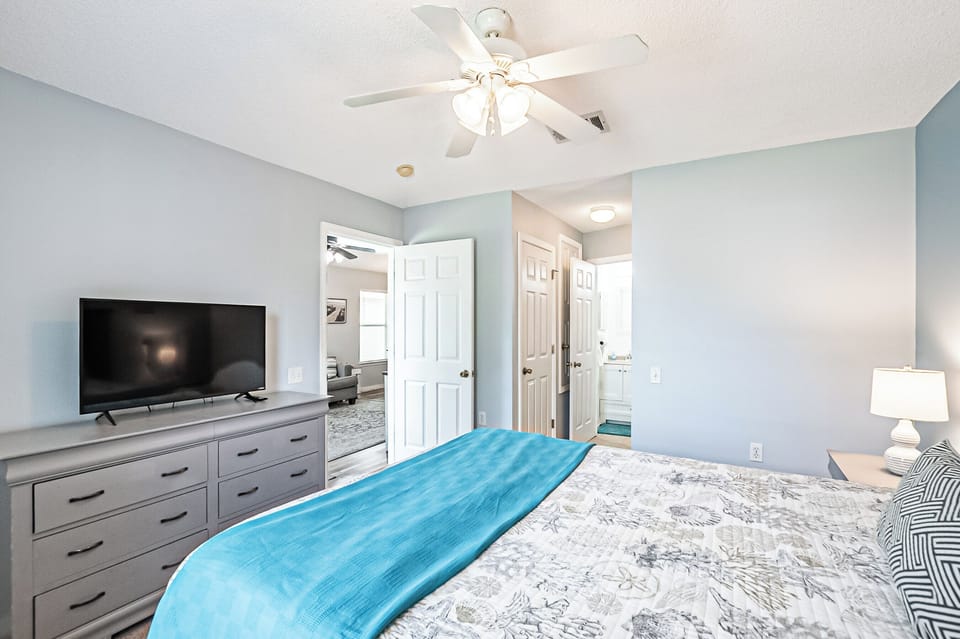 Master Bedroom, Bathroom and Walk-In Closet