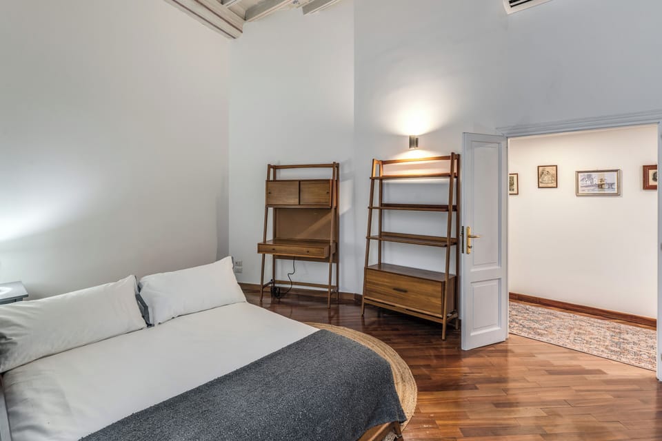 Bedroom with queen size bed 