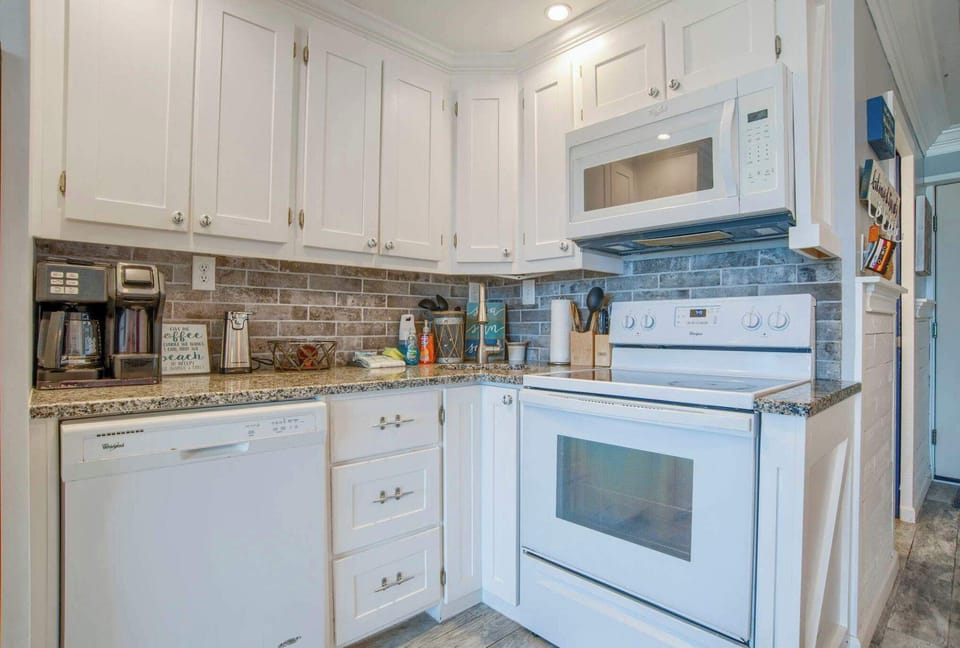 Fully furnished and equipped kitchen