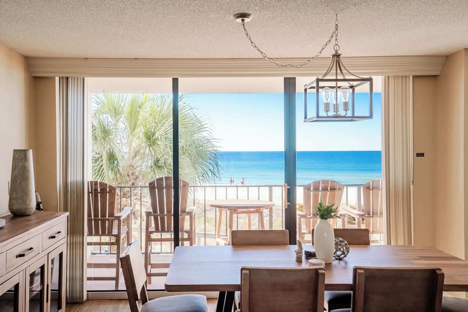 Share a meal and enjoy the view!  Seating for 6.