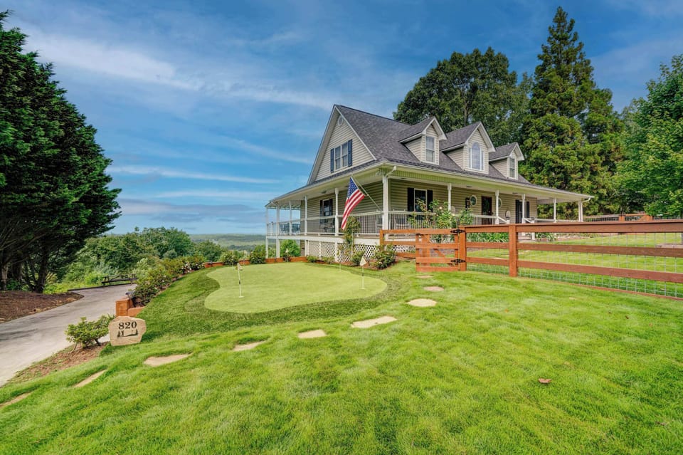 Sunset View has a private putting green