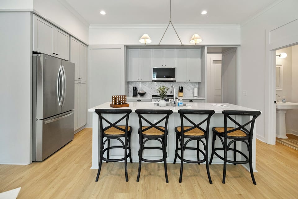 Sip in Style! Relax and unwind at the bar with comfortable stools, perfect for enjoying drinks and good conversation. 