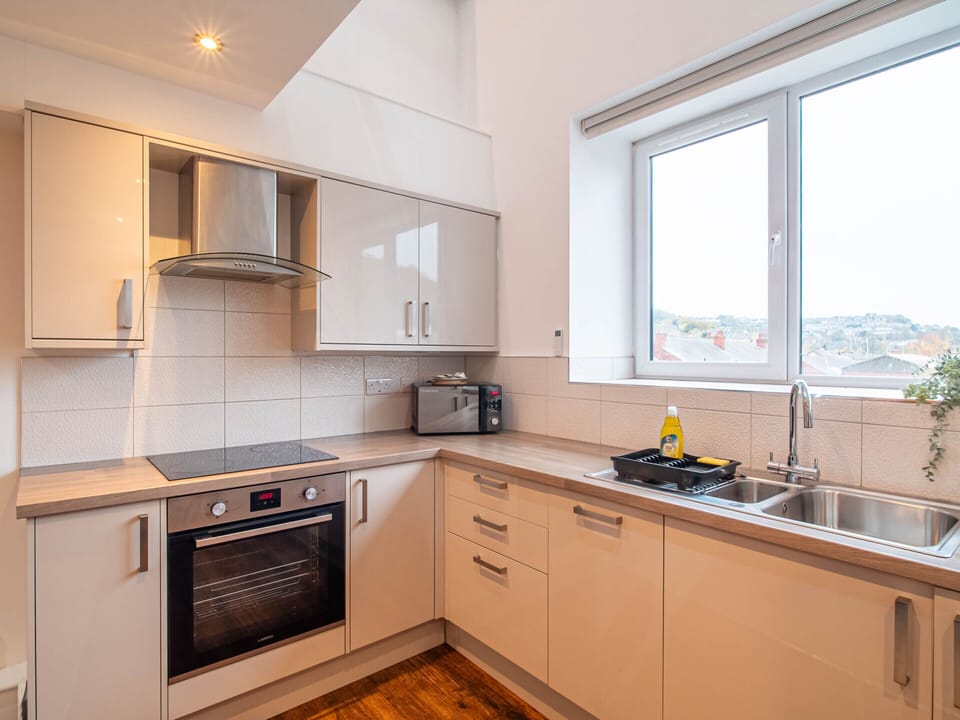 Fully Equipped Kitchen – Cook, Dine & Enjoy Your Huddersfield Stay