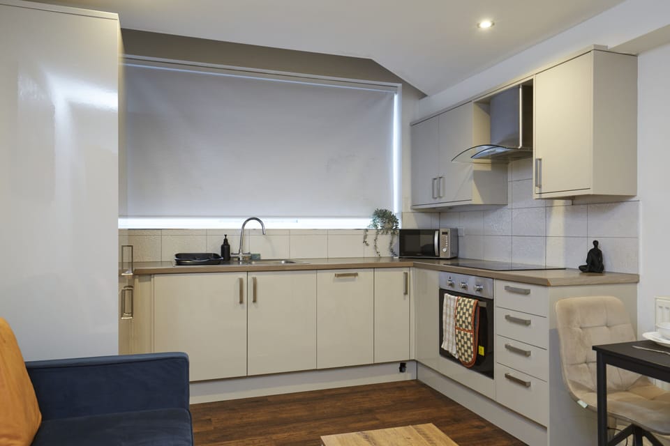Fully Equipped Kitchen – Cook, Dine & Enjoy Your Huddersfield Stay