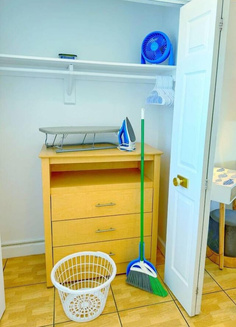 Dresser / Closet