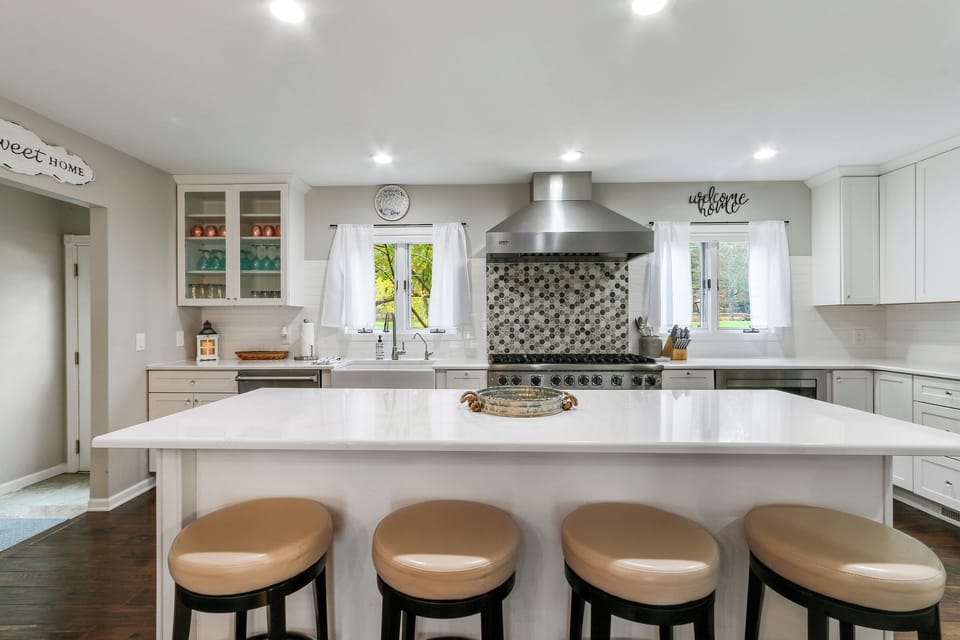 Oversized island great for entertaining.