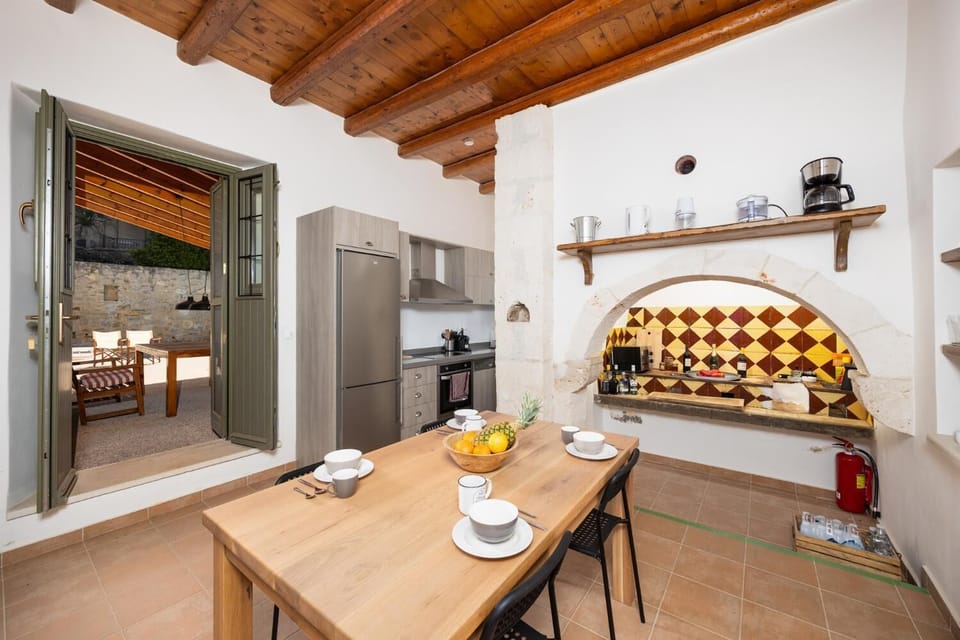 Main building: Dining area