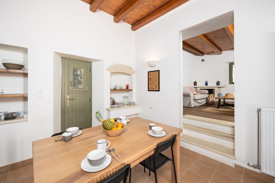 Main building: Dining area