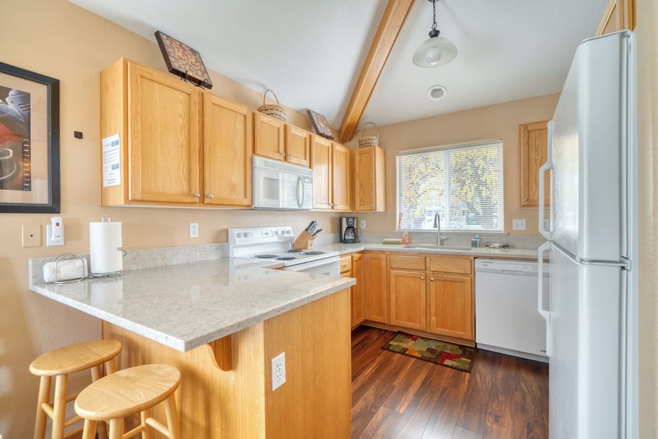 Fully stocked kitchen for dinners with the family