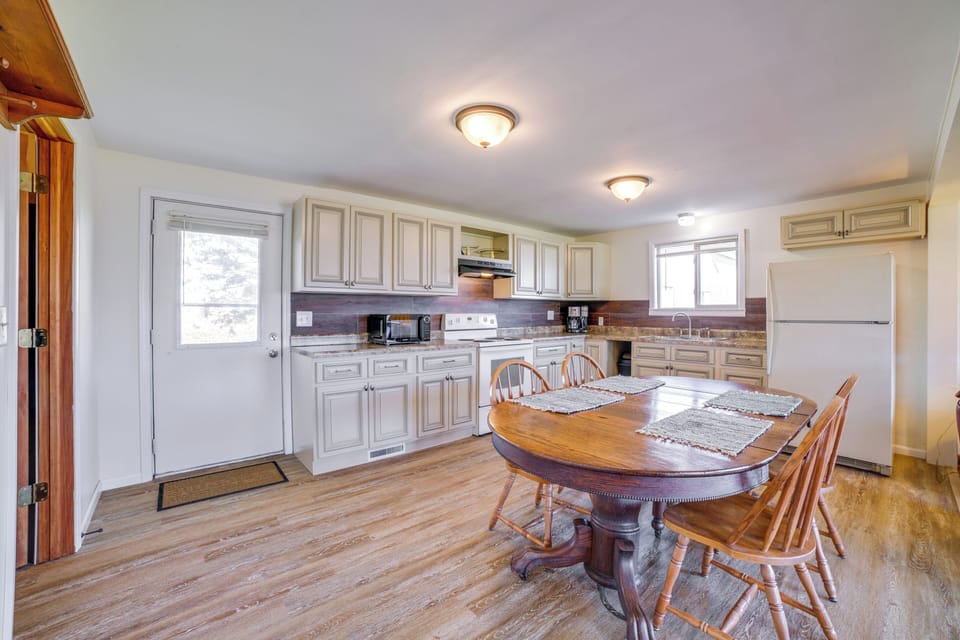 Dining Area | Kitchen