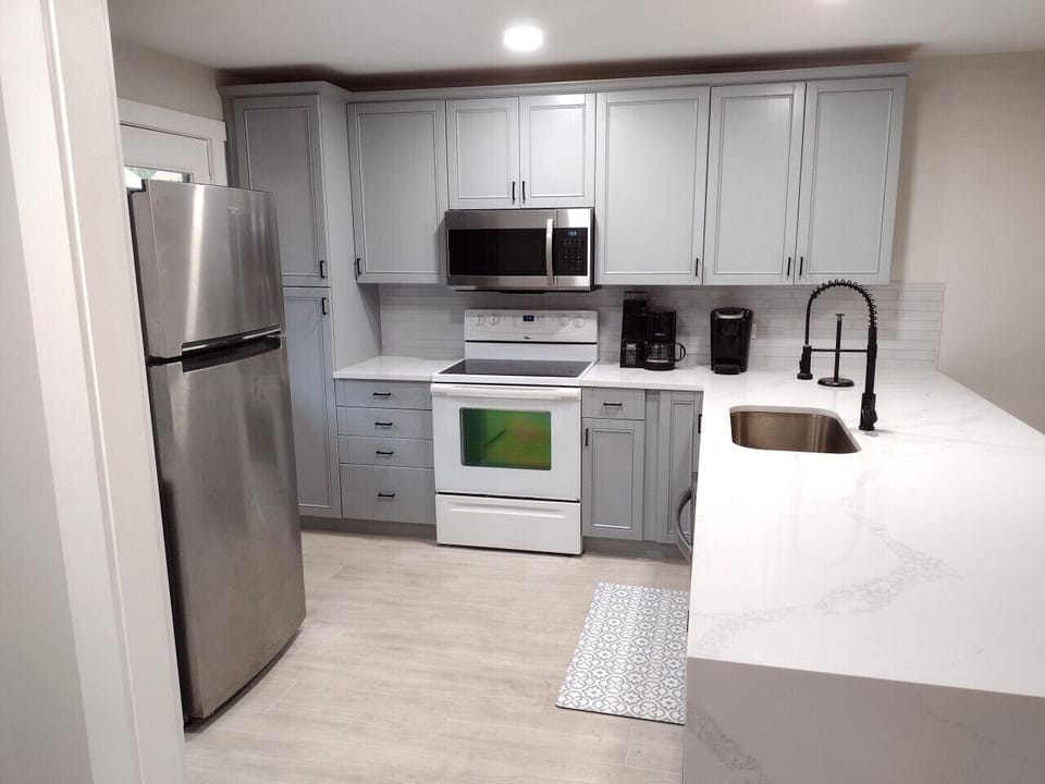 Fully equipped kitchen with modern appliances and a spacious breakfast bar with seating—perfect for cooking, dining, and gathering at Hilton Head Hideaway.