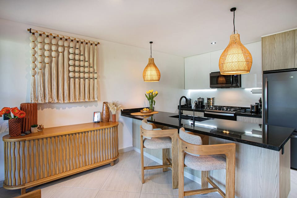 Bar & Kitchen
