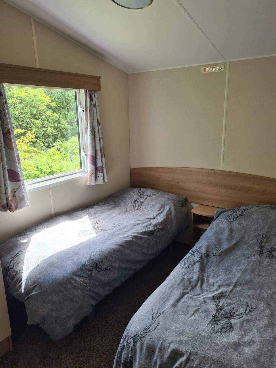 Twin single bedroom 