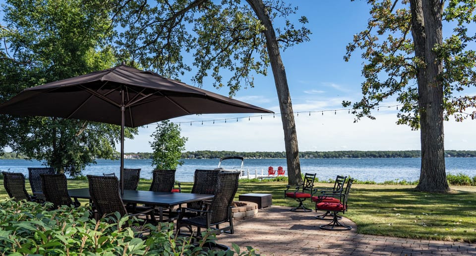 Lakehouse Backyard Dining & Fire