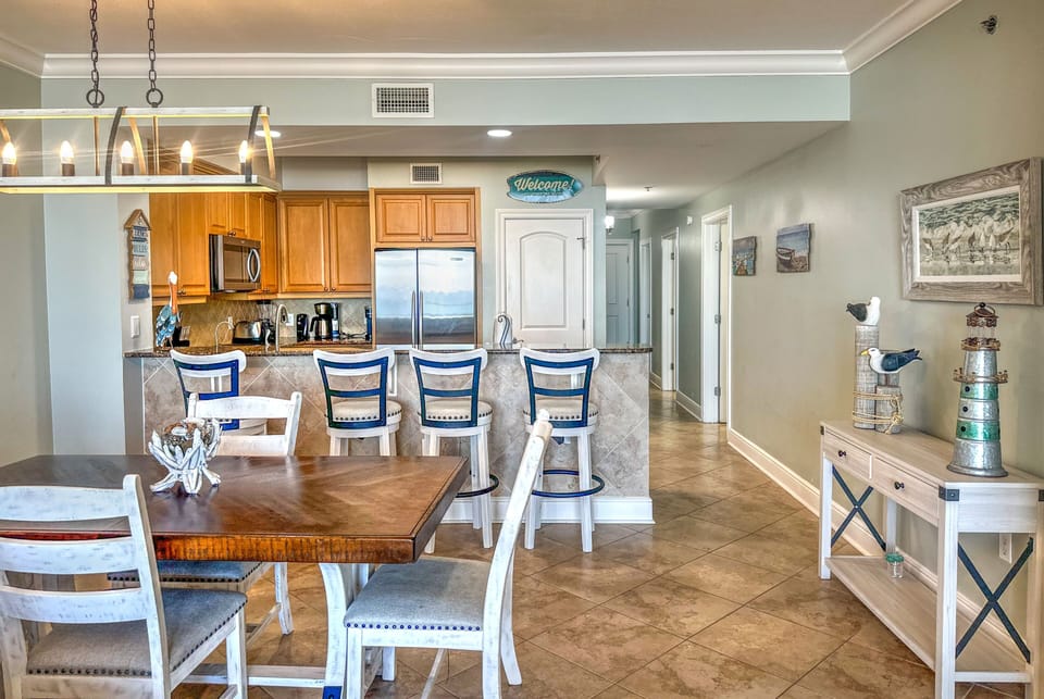 Azure #314 Dining Area and Kitchen