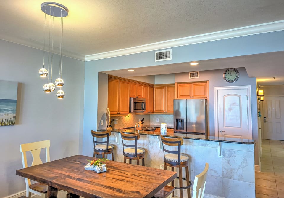 Azure #316 Ding Area and Kitchen