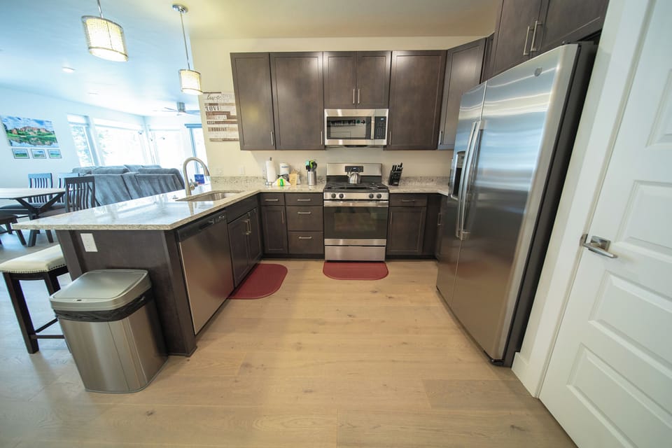 Large, fully equipped kitchen