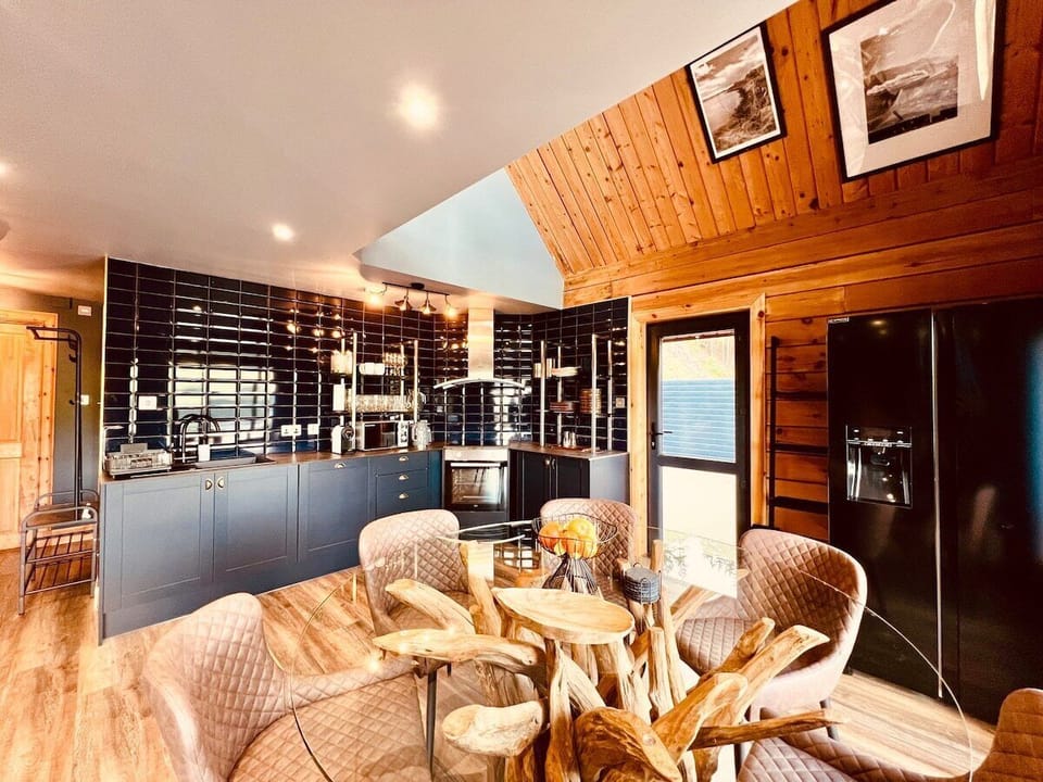 Open plan kitchen and dining area