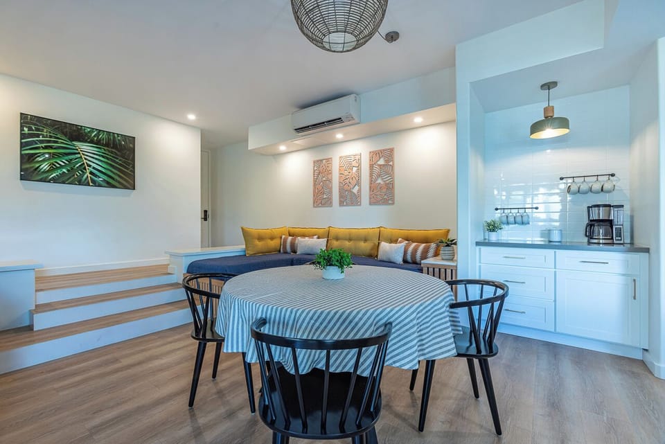 Dining and nook area