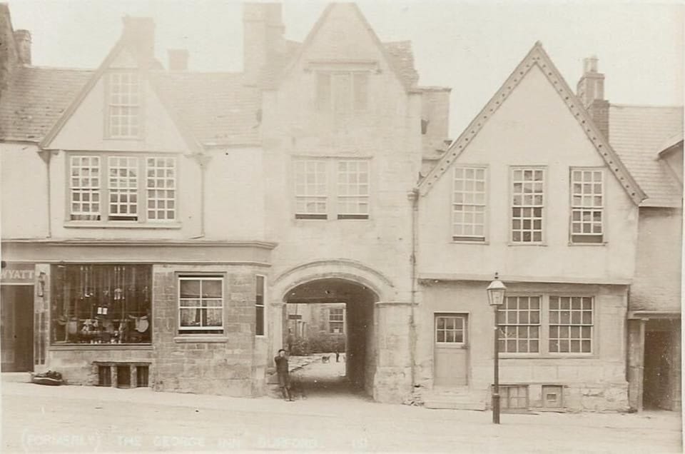 George's Yard from Main High Street
