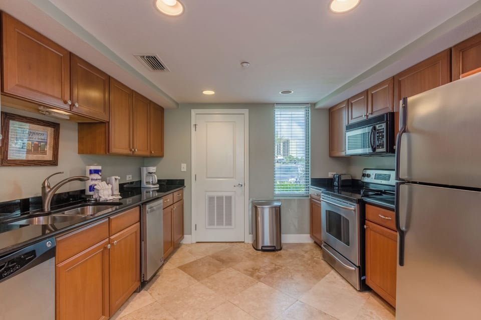 Full kitchen