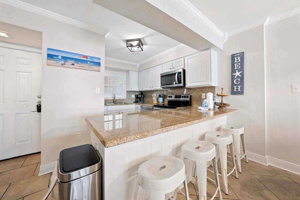 Eat-in kitchen bar seating