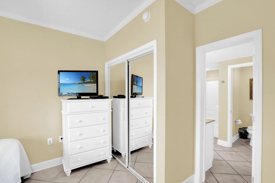 Guest bedroom with flat-screen TV