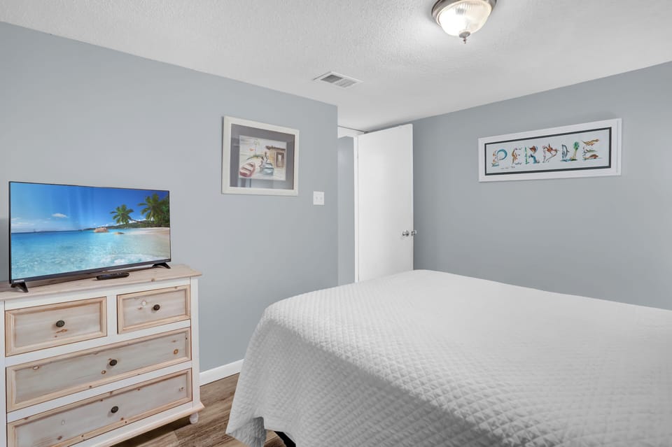Guest bedroom