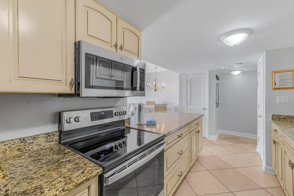 Full kitchen