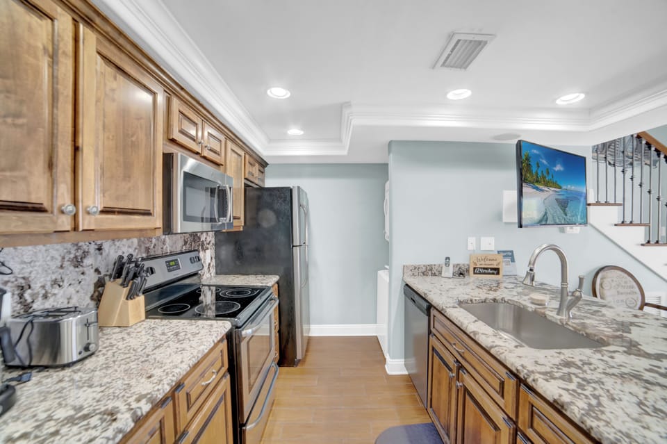 Full kitchen