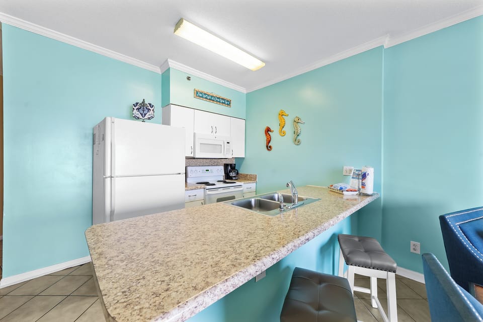 Eat-in kitchen bar seating