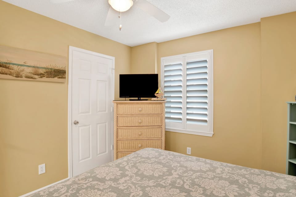 Guest bedroom