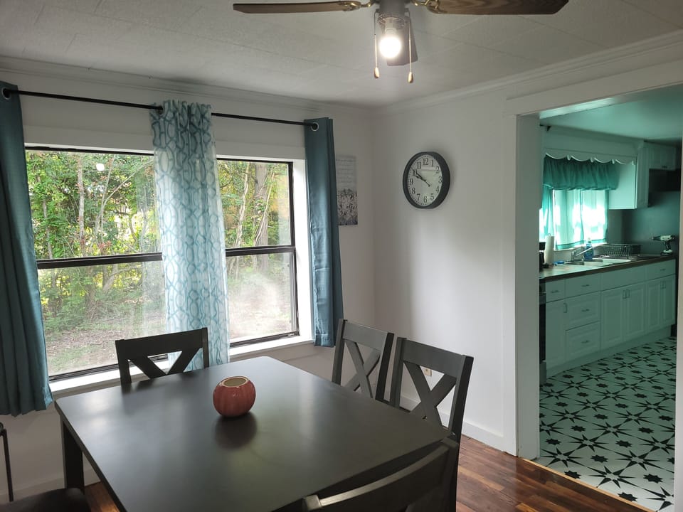 Dining Room - Table for 6