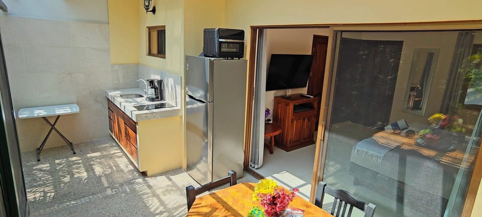 Kitchen or kitchenette,Dining area