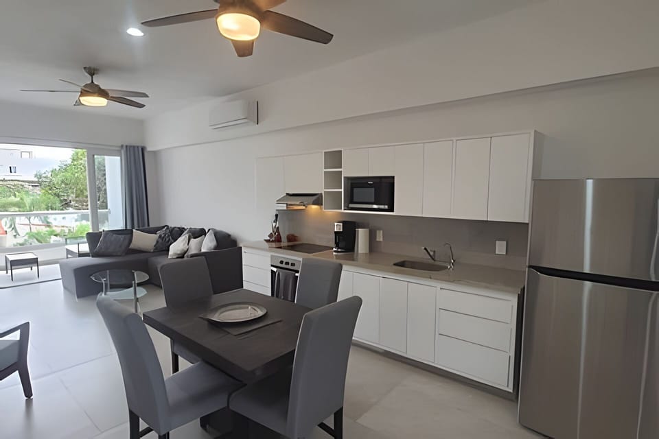 Kitchen or kitchenette,Dining area