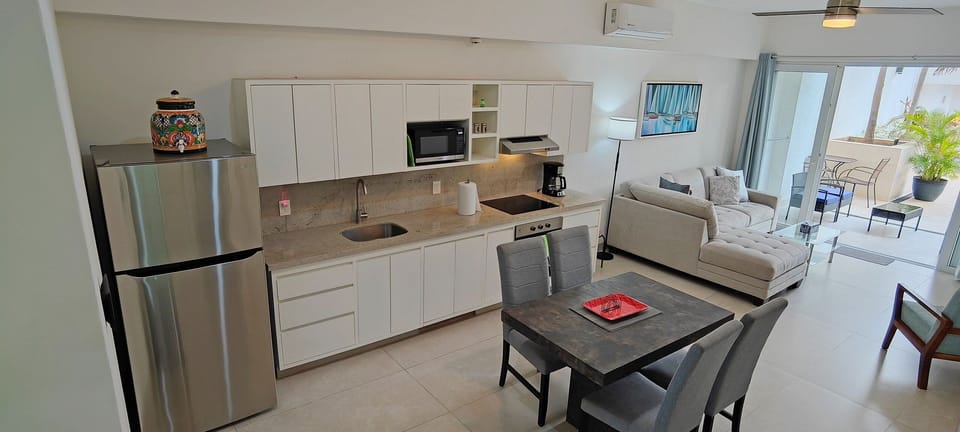 Kitchen or kitchenette,Dining area