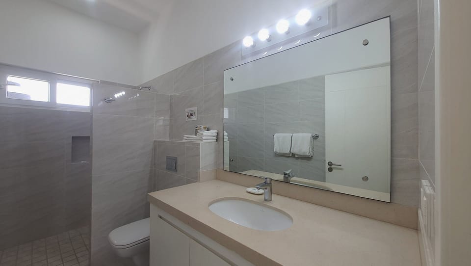 Toilet,Shower