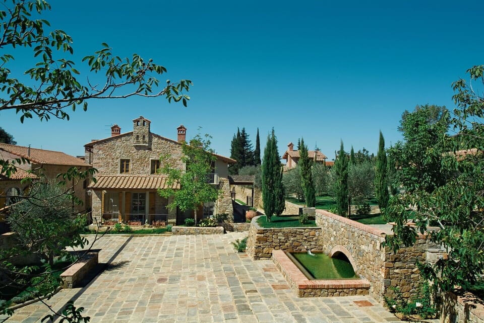 Activities, Amenities, Balcony / Terrace / Patio, Building Exterior, Facilities, Garden, Hot Tub, Pool, Room Detail, Shopping, Spring, Summer