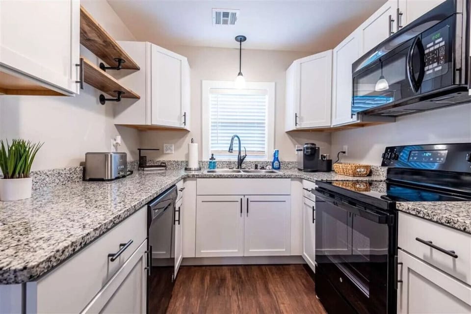 Full kitchen with everything needed for cooking.