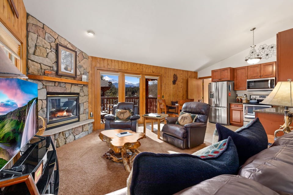 B3 Deluxe Living Room W/Dining Area & Kitchen View